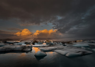 iceland-icebergs-lagoon-sunset