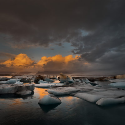 iceland-icebergs-lagoon-sunset