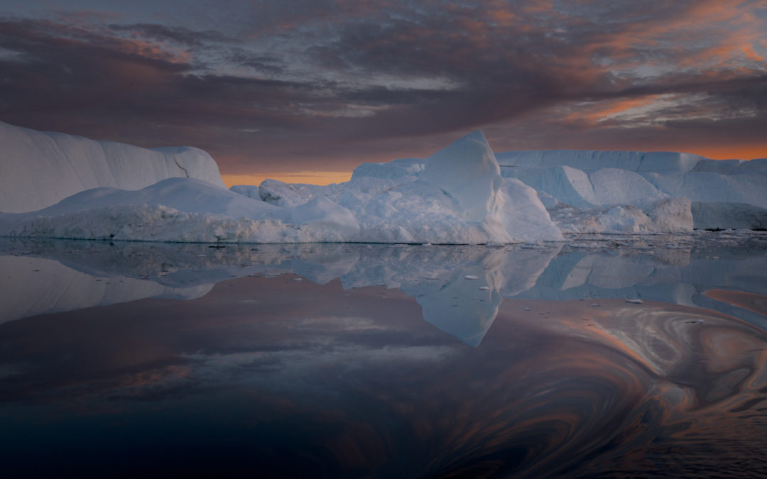 greenland-iceberg-whirpool-colorful-darksea