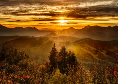 sunset-goldenglow- clouds-sunrays