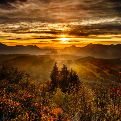 sunset-goldenglow- clouds-sunrays