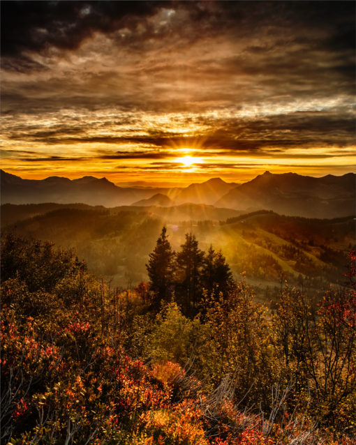 sunset-goldenglow- clouds-sunrays