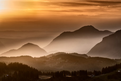 sunset-mountains-fog