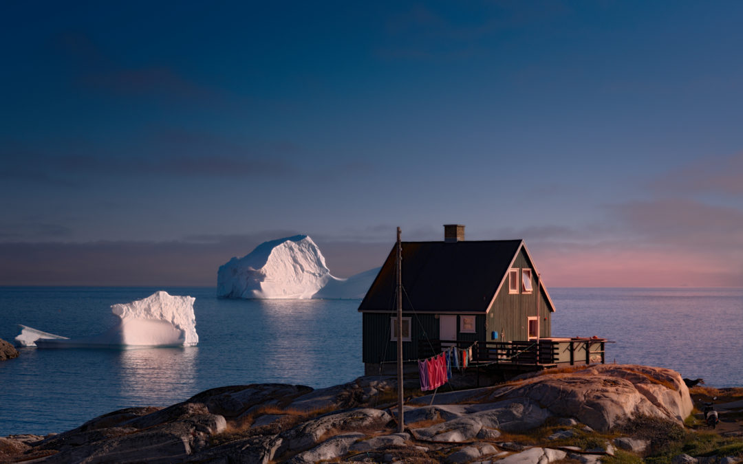 floating-icebergs-house-greenland