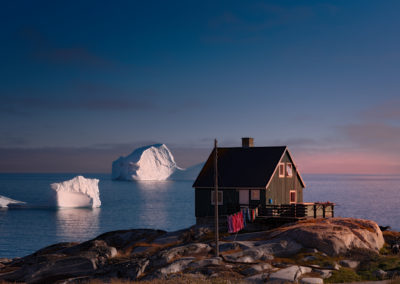 floating-icebergs-house-greenland